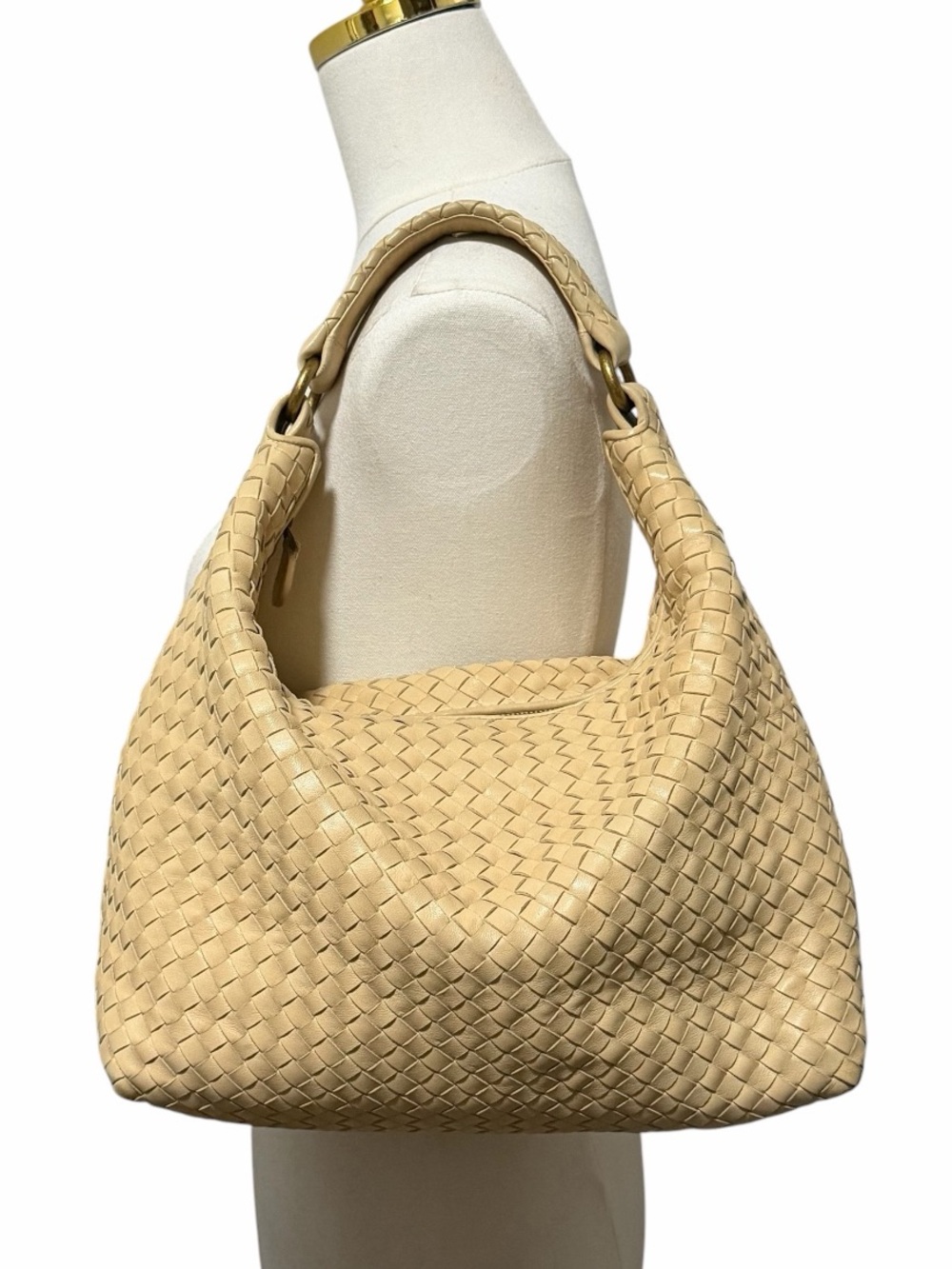Bottega Veneta Pyramid Hobo Intrecciato Nappa Medium Color Hay/Pale Yellow